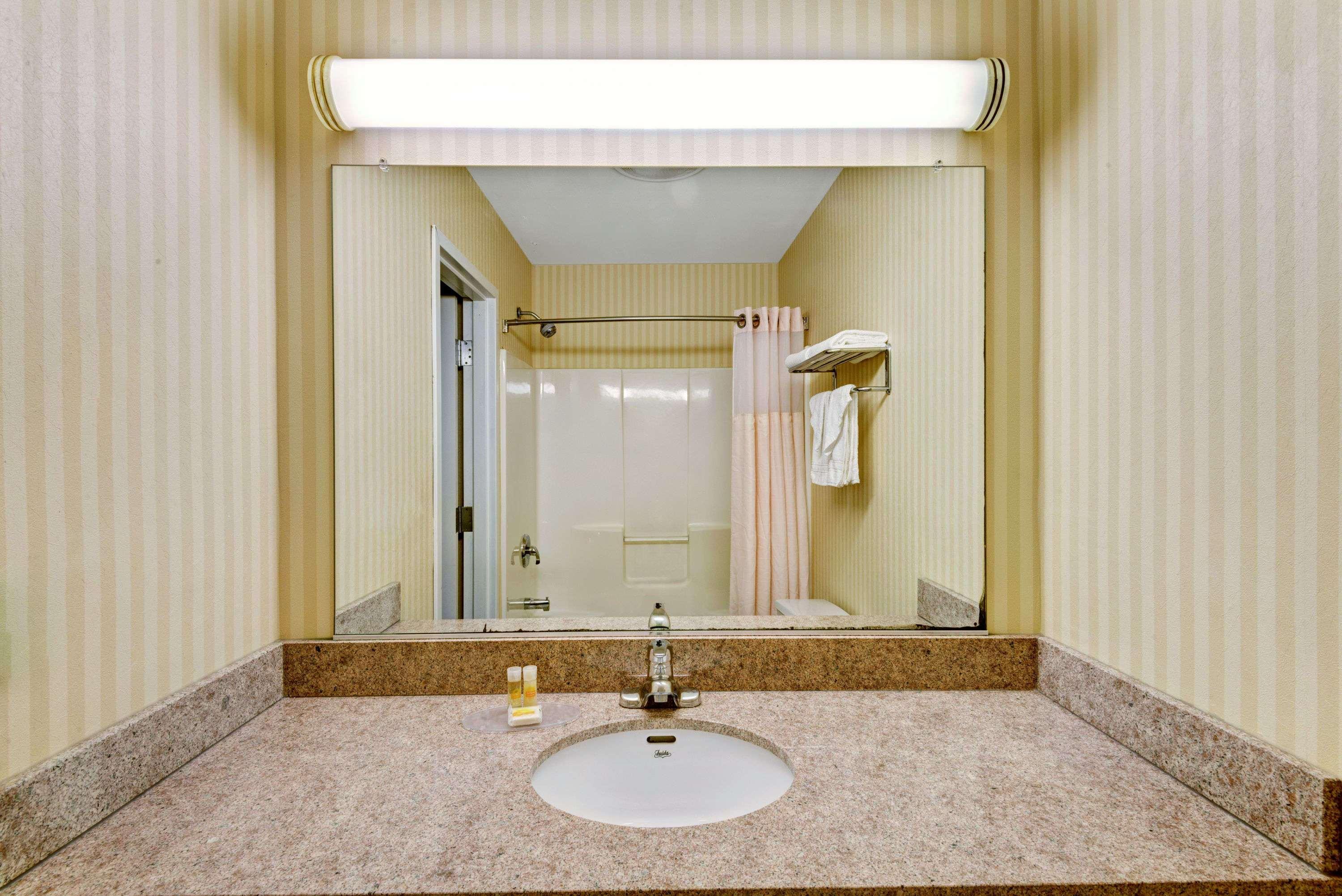 Econo Lodge Bethel - Danbury Ngoại thất bức ảnh
